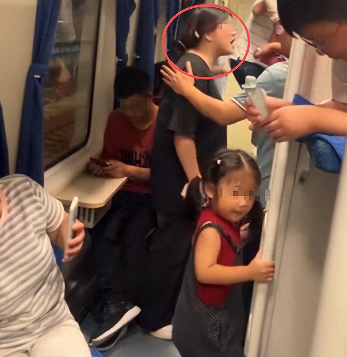 HTH体育-女子换下铺被拒后续：怒怼大哥15分钟，正脸曝光，被指傅首尔长相