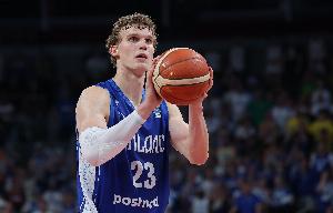 还没怎么发力！马尔卡宁半场7中4拿到10分4板2助1帽