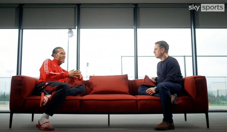 赛事直播-范戴克对话内维尔：退役球星在批评新一代球员时，是要负有责任的